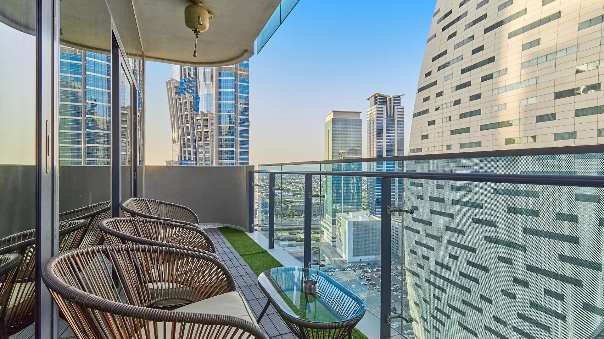 Bnbmehomes - Merano Tower Dubai Lägenhet